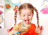 Как научить ребенка пользоваться ножницами?