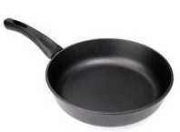 Умная девушка знает, как очистить старую сковороду