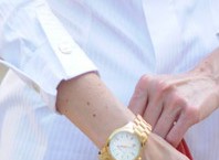 Как закатать рукава на рубашке?