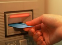 Как внести деньги на карту сбербанка другому человеку через банкомат?