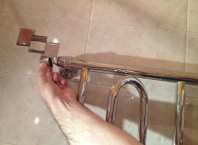 Как спустить воздух с рушникосушки?