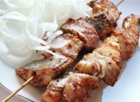 Как приготовить шашлык из сома: отдых все семьей