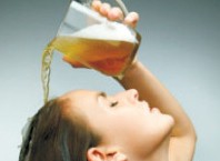 Узнаем, как выпрямить волосы пивом